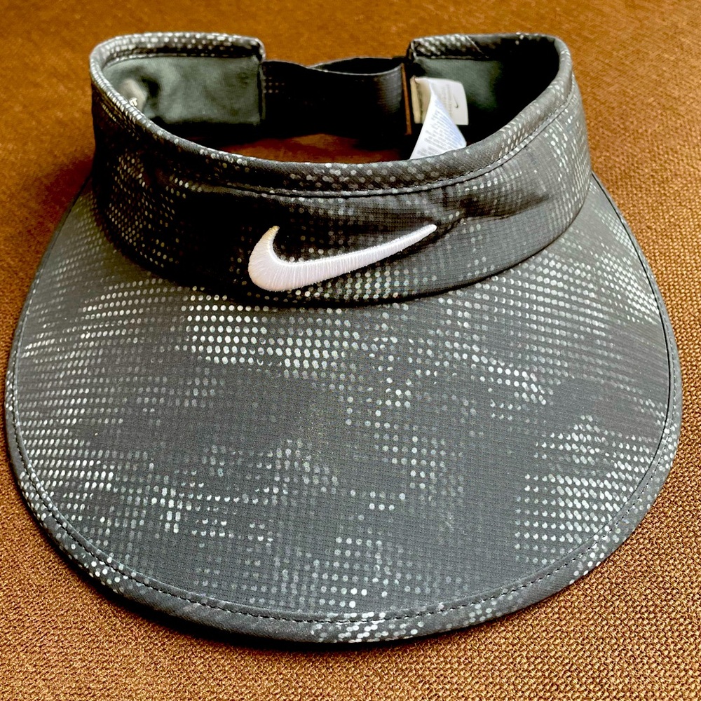 NIKE Women's AEROBILL Big Bill 3.0 Golf Visor